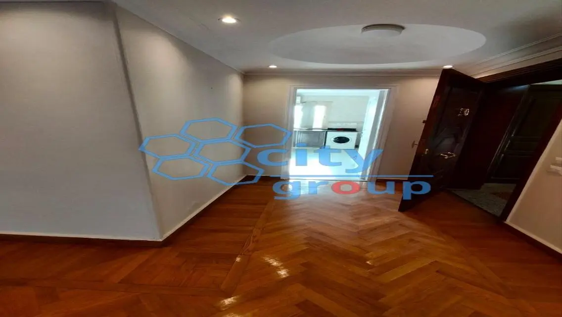 Spacious Apartment for Sale in City - 350 sqm