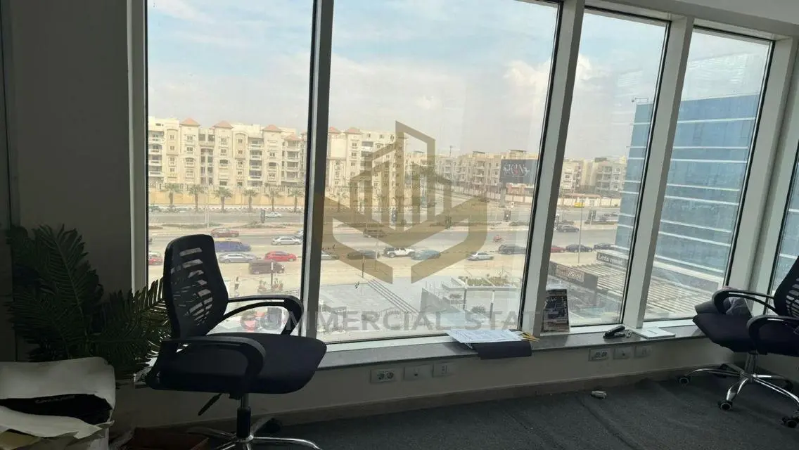 عقار تجاري للإيجار في الدولة 8