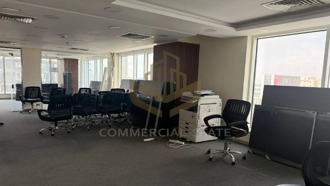 عقار تجاري للإيجار في الدولة 8