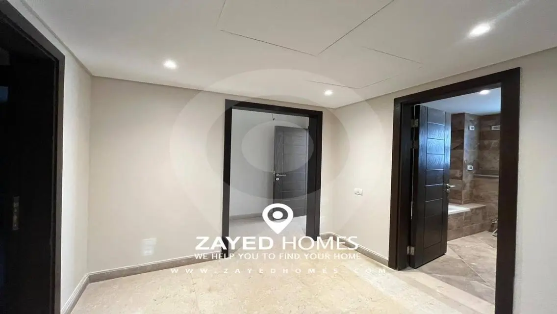Luxury Apartment by the Lake with Full Amenities