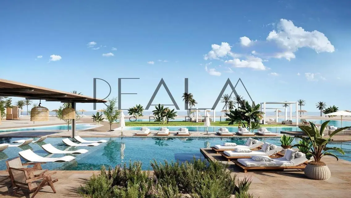 Luxury Villa for Sale with Lake and Landmark Views