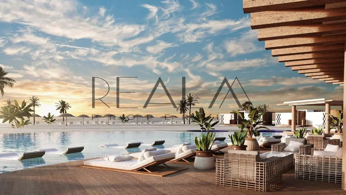 Luxury Villa for Sale with Lake and Landmark Views