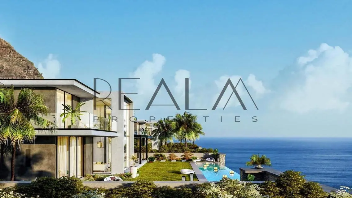 Luxury Villa for Sale with Lake and Landmark Views