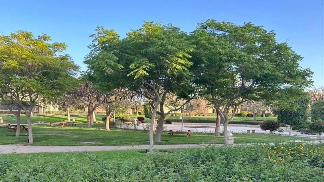 فيلا فاخرة بمساحة كبيرة وحديقة خاصة