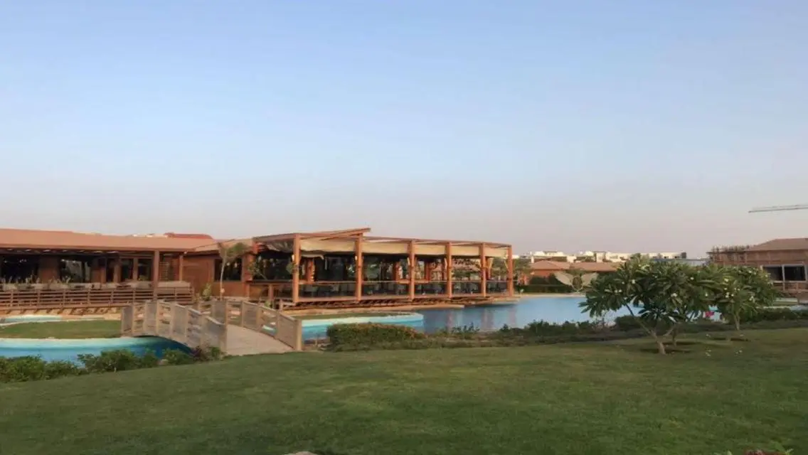 فيلا فاخرة للبيع في هايد بارك