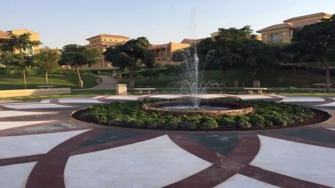 فيلا فاخرة للبيع في هايد بارك