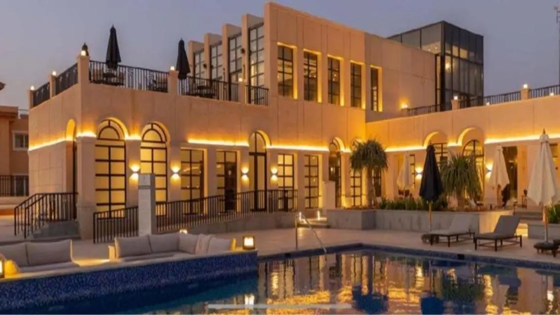 فيلا فاخرة للبيع في هايد بارك