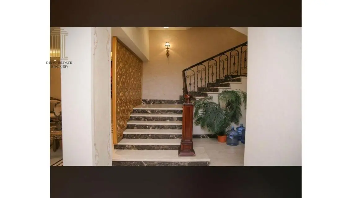 المساحة:  المباني: 480 متر  الأرض: 780 متر