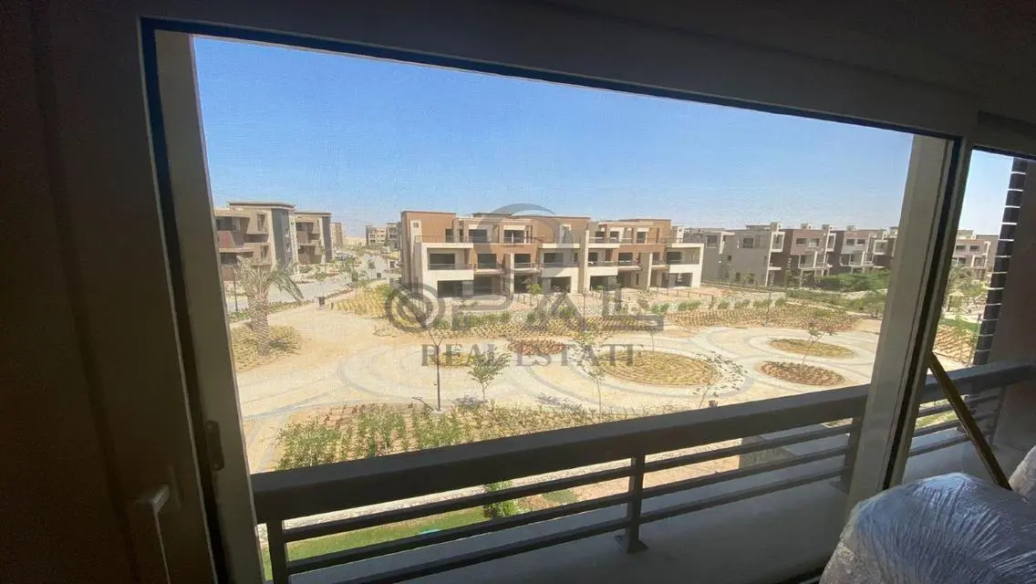 فيلا فاخرة بمساحة 256 متر للبيع في RT8