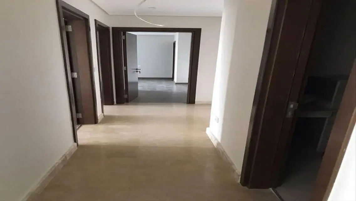 شقه متشطبه بالتكييف فى قلب الشيخ زايد امام الربوه