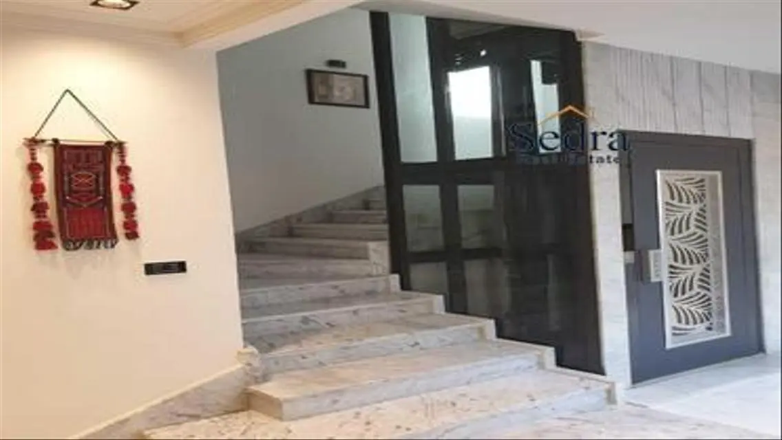 فيلا فاخرة للبيع بمساحة واسعة