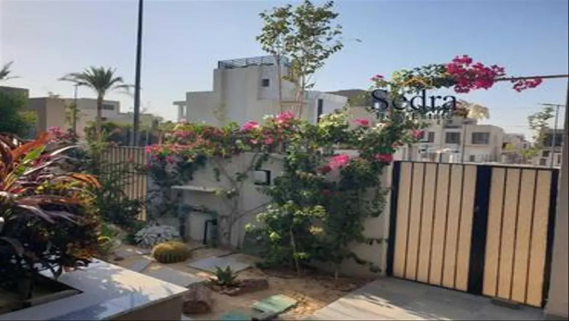 فيلا فاخرة للبيع بمساحة واسعة