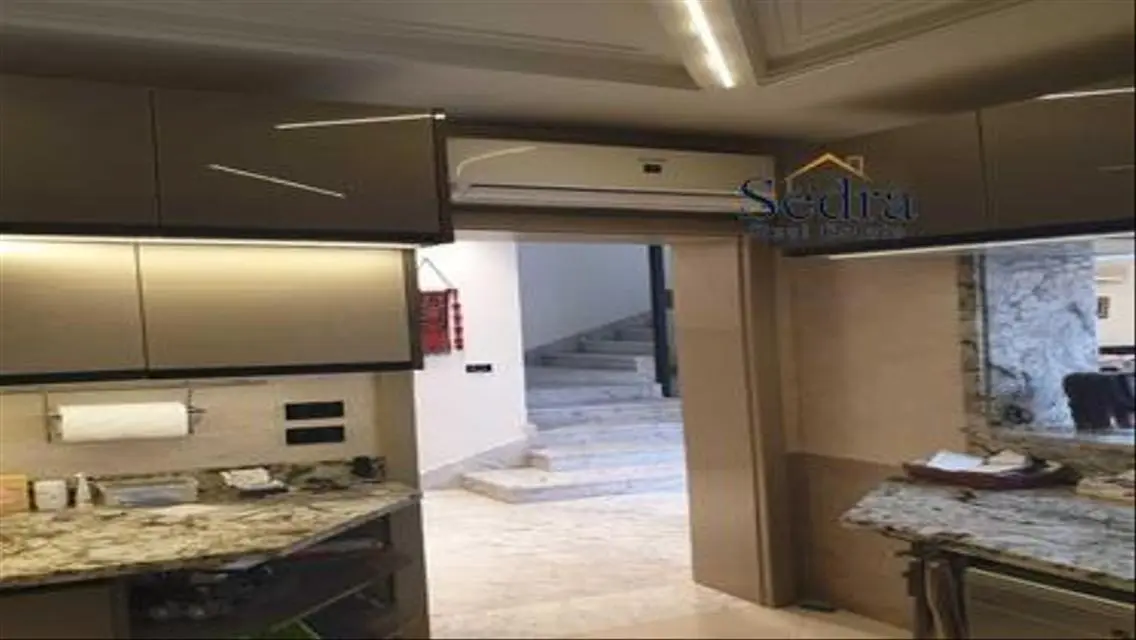 فيلا فاخرة للبيع بمساحة واسعة