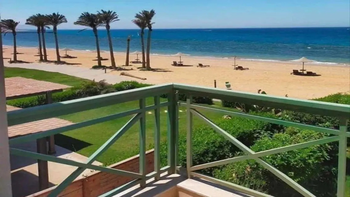 شاليه للبيع صف اول علي البحر متشطب في السخنة