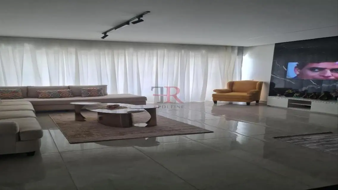 Luxury Apartment with Stunning Design in Prime Location