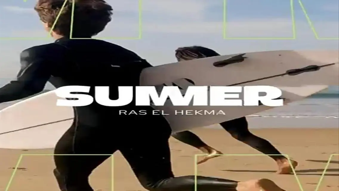 فيلا فاخرة للبيع بمساحة كبيرة مع حديقة ومسبح مشترك
