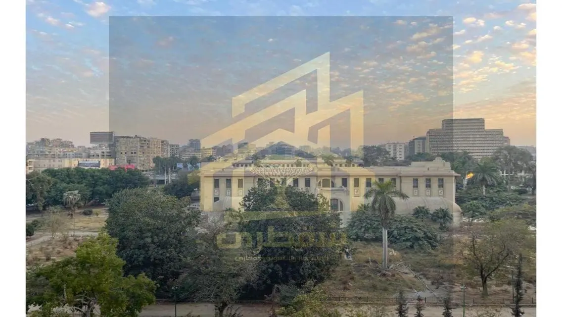 شقة فاخرة في قلب المدينة مع شرفة وحارس أمن