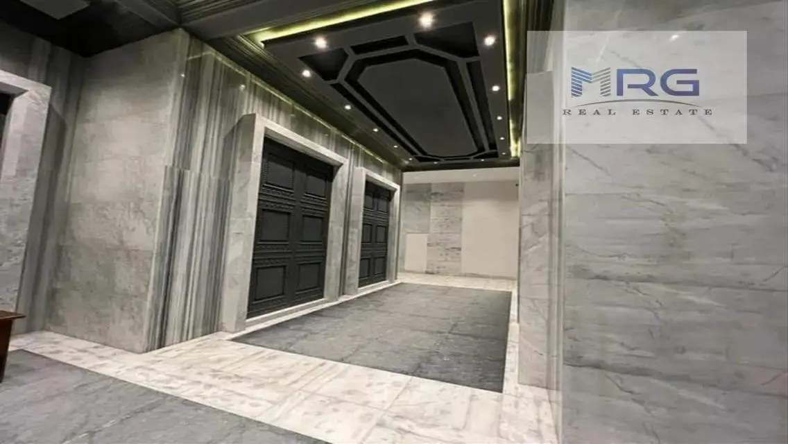شقة فاخرة للبيع بكريستال بلازا