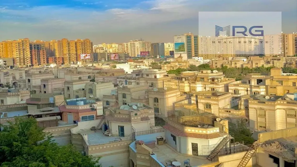 شقة 3 غرف نوم مع شرفة وإطلالة مائية