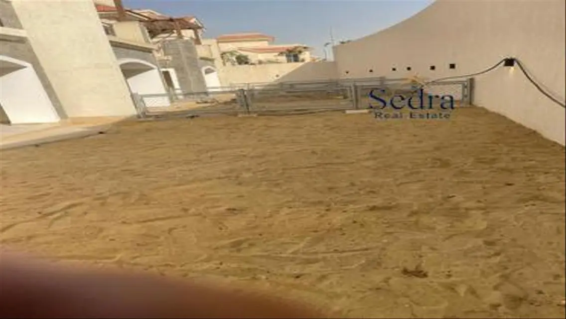 شقة مذهلة للبيع بمساحة فسيحة وأفضل المرافق