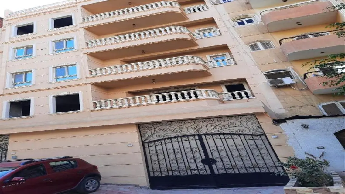 عمارة كاملة للبيع استلام فوري 5 ادوار الحى الرابع