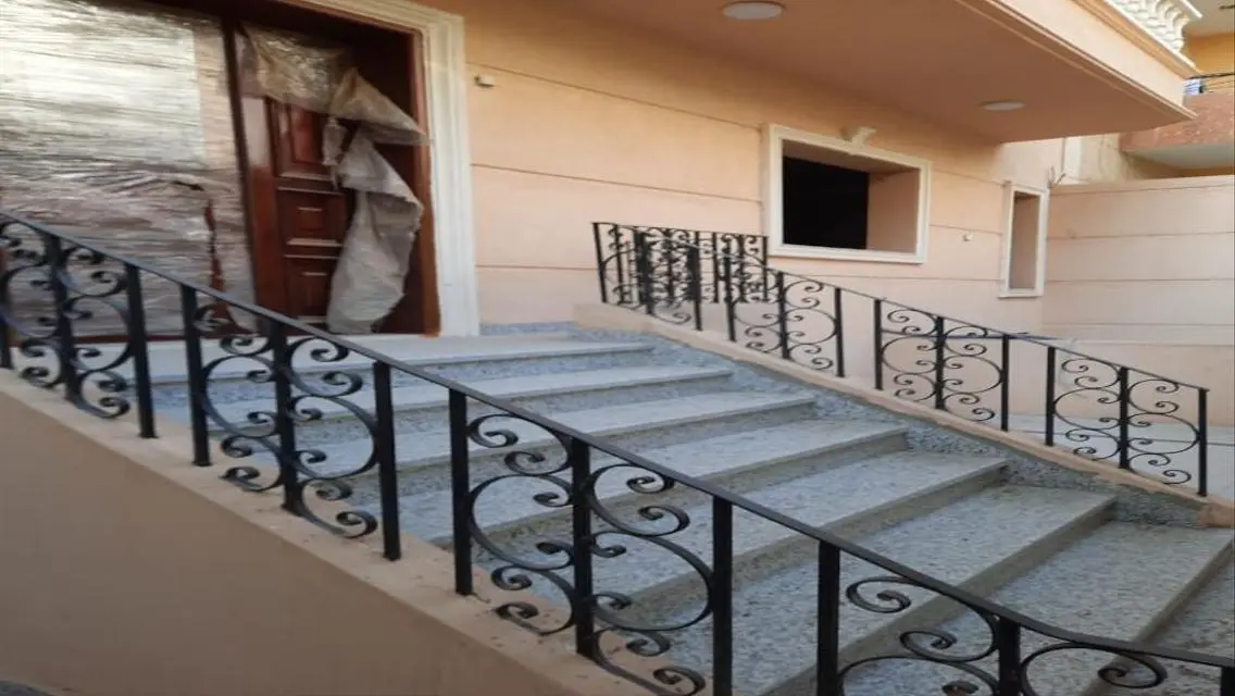 عمارة كاملة للبيع استلام فوري 5 ادوار الحى الرابع