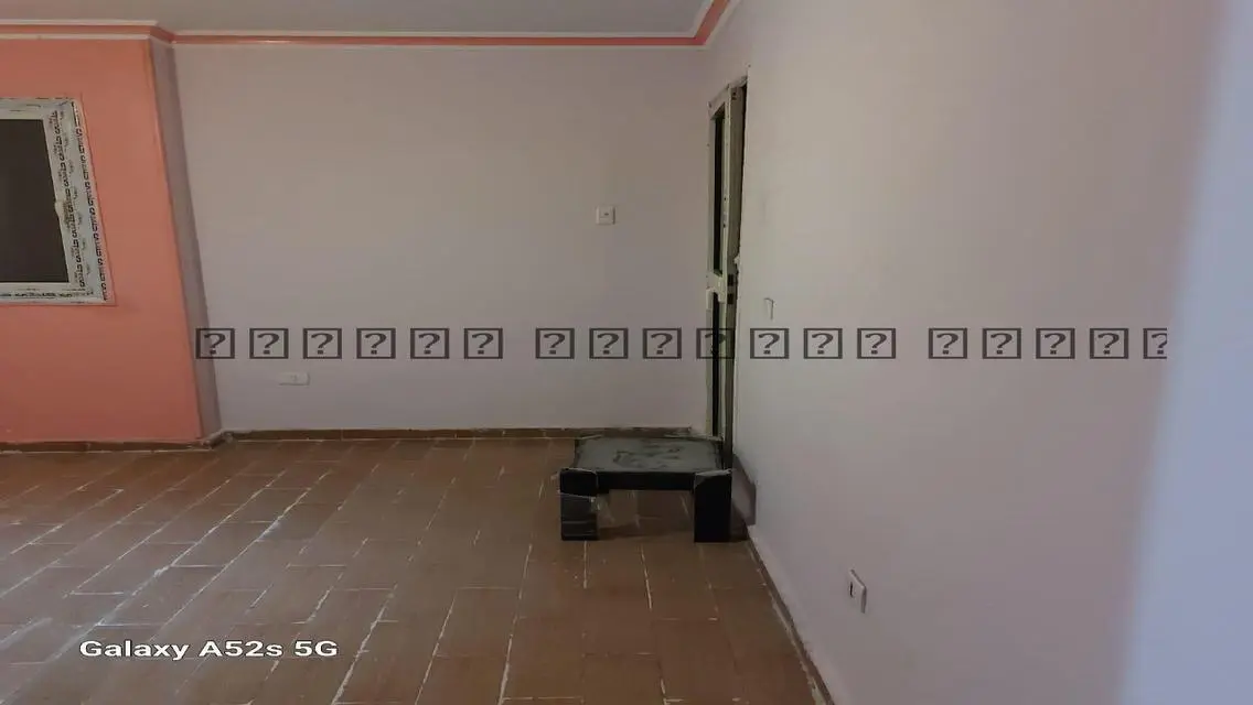 شقة مصممة بمساحة مثالية مع تجهيزات مطبخ وخدمات أمنية