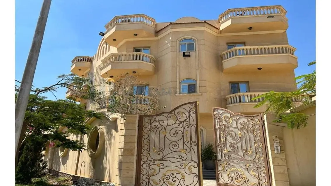فيلا للبيع تشطيب الترا سوبر لوكس في غرب سوميد