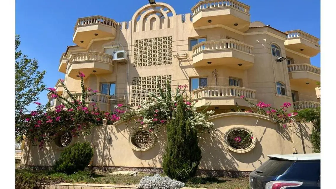فيلا للبيع تشطيب الترا سوبر لوكس في غرب سوميد