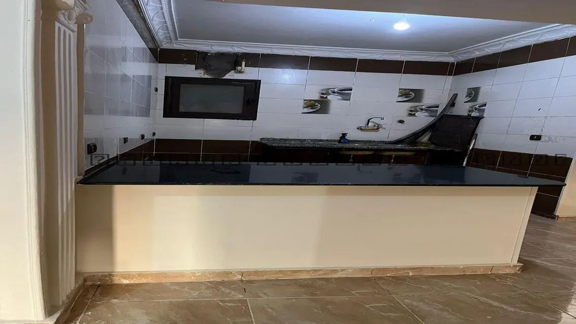شقة فاخرة 3 غرف نوم و2 حمام مع حديقة خاصة