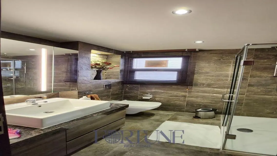 Luxurious 3-Bedroom Apartment in Eastown
