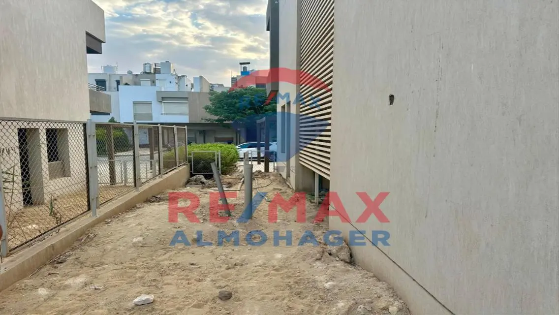 Cheapest Croner Townhouse in Woodville Golf Ext