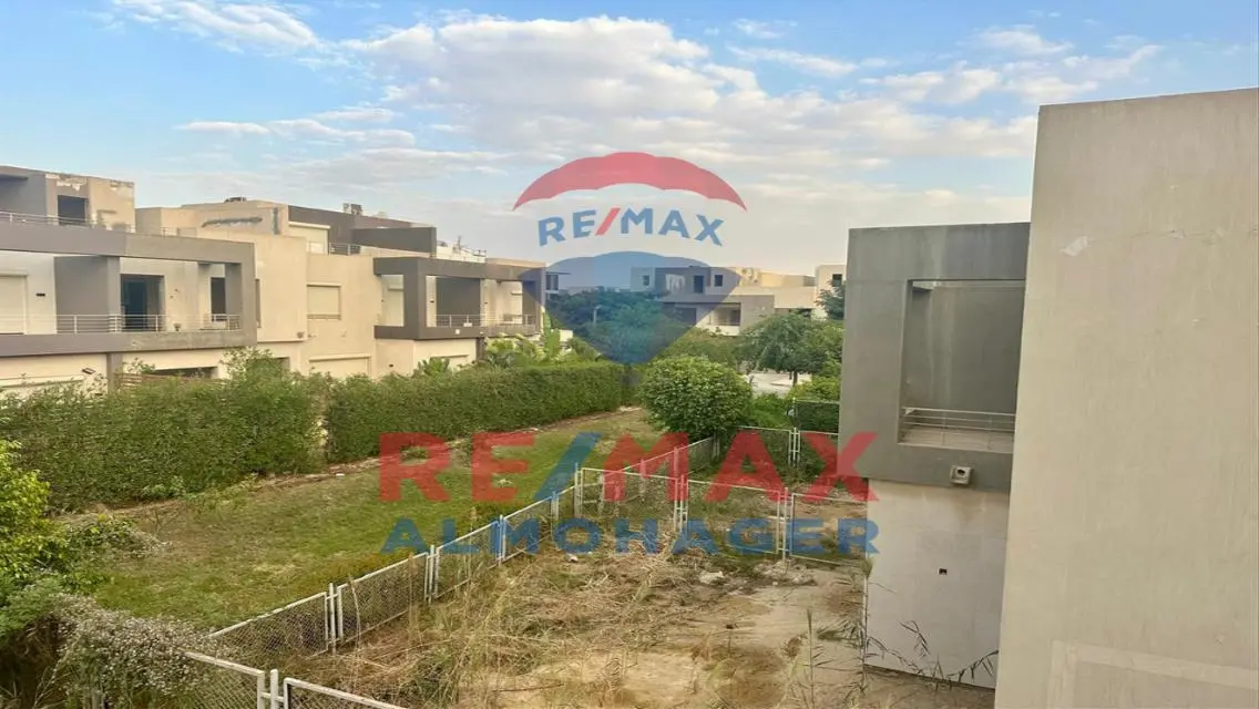 Cheapest Croner Townhouse in Woodville Golf Ext