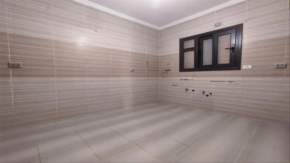 Beautiful Home with Private Garden in B8