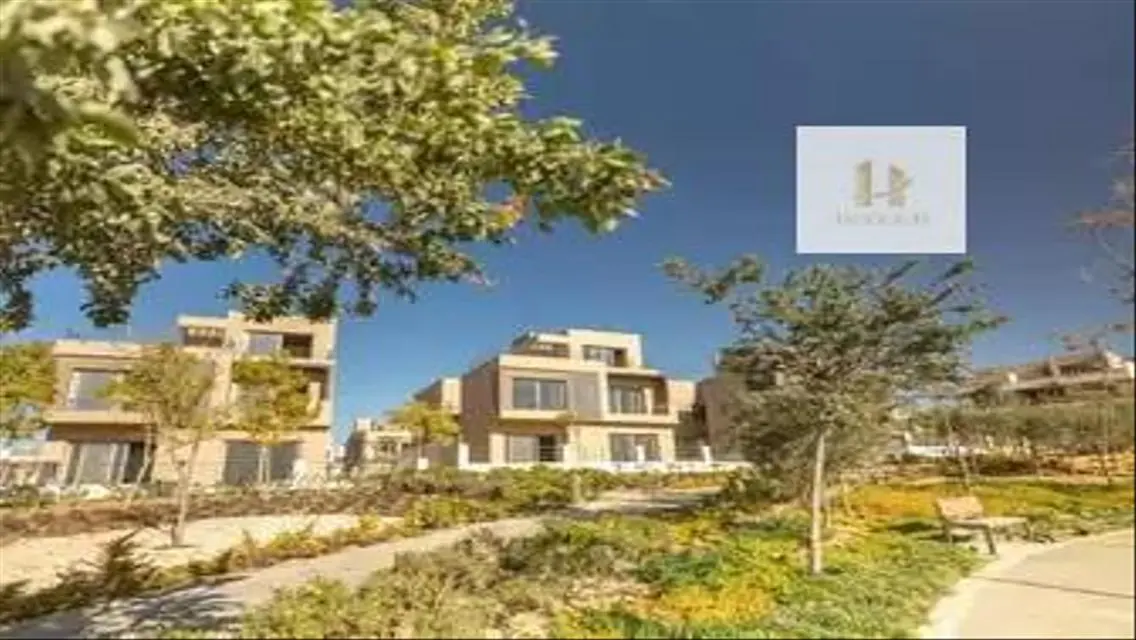 عقار فخم بمساحة كبيرة للبيع