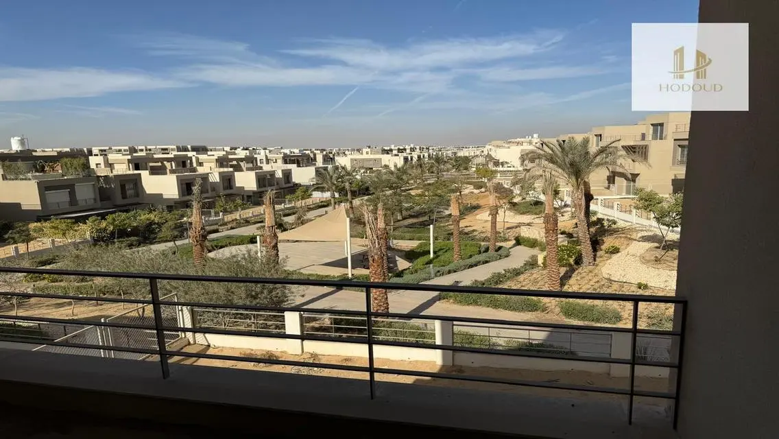 عقار فخم بمساحة كبيرة للبيع