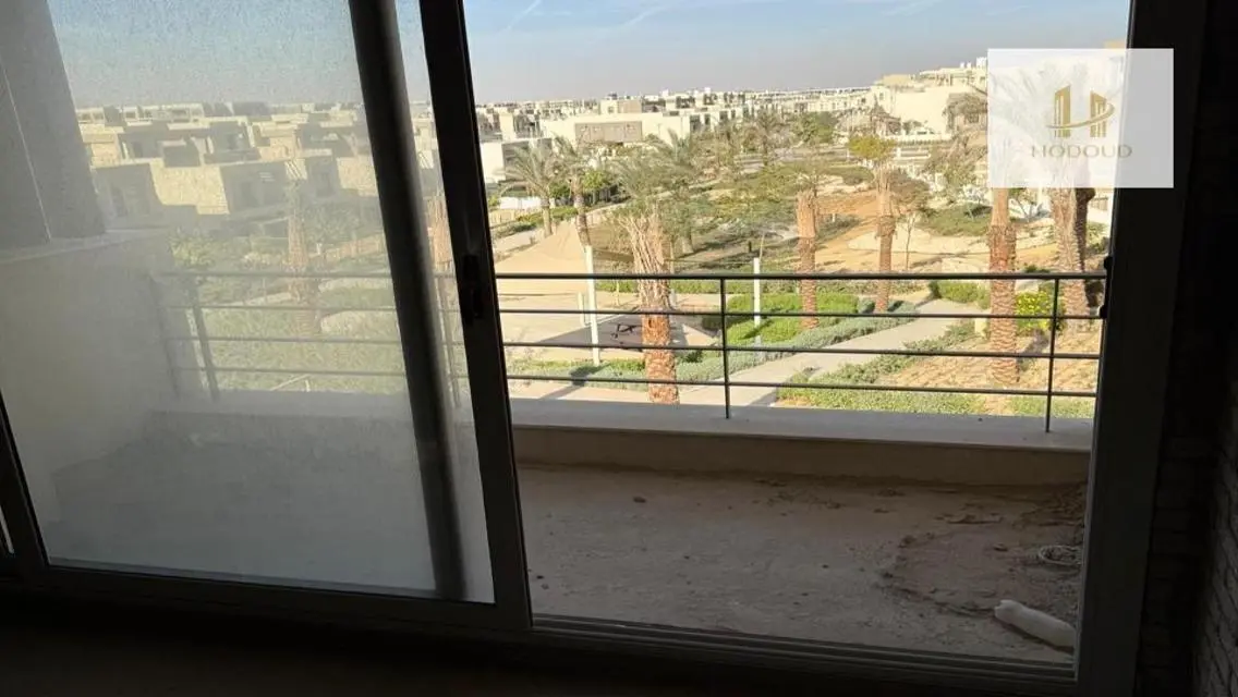 عقار فخم بمساحة كبيرة للبيع