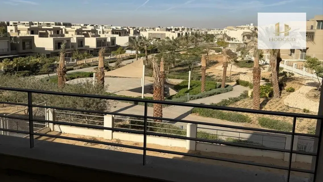 عقار فخم بمساحة كبيرة للبيع