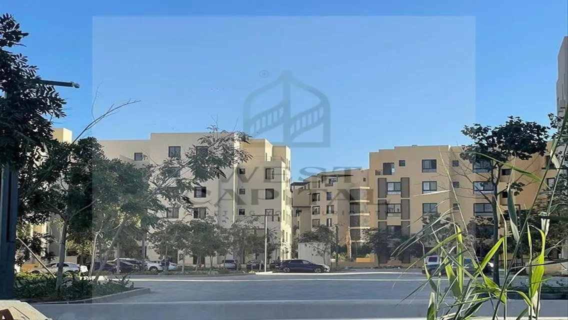 شقة فاخرة للبيع بخدمات مميزة في موقع استراتيجي