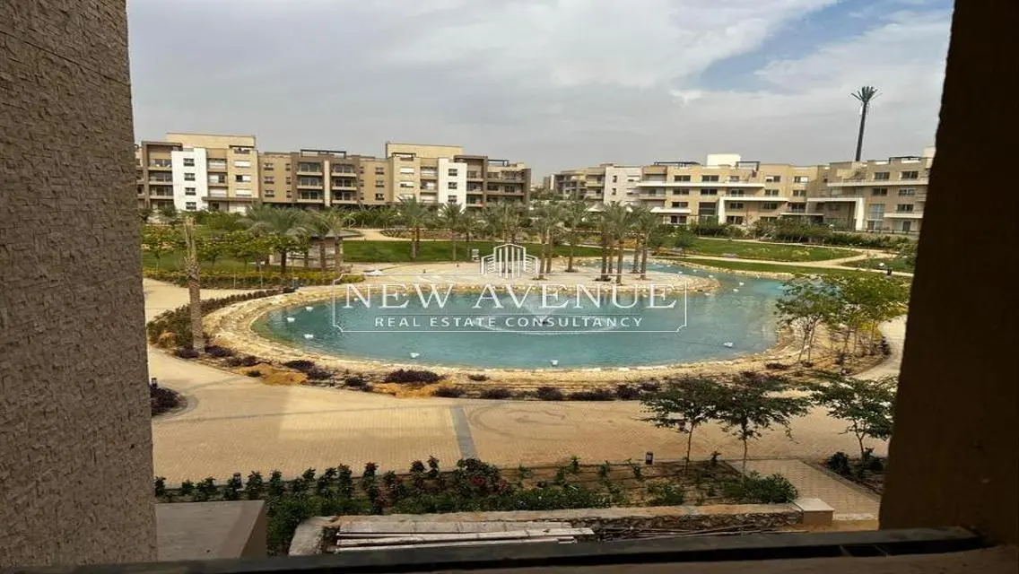 فيلا فاخرة للبيع بمساحة واسعة