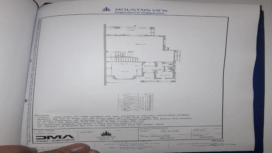 Luxury Apartment with Private Garden and Health Club in Prime Location