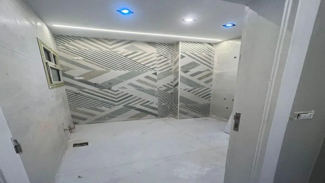Stunning 190 sqm Apartment with Balcony and Covered Parking