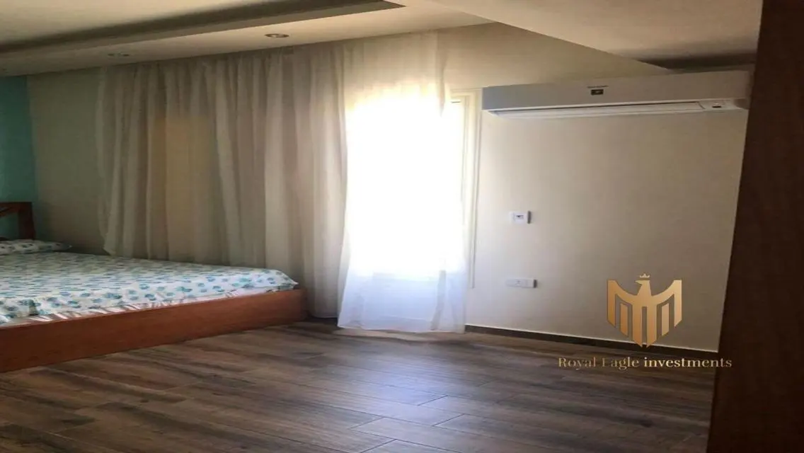 جونيورشاليه في هاسيندا باي علي حمام السباحه مباشره