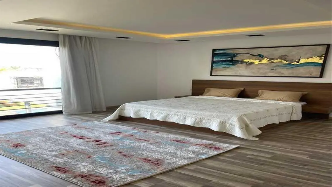 Luxury Home with Spacious Garden and Private Pool