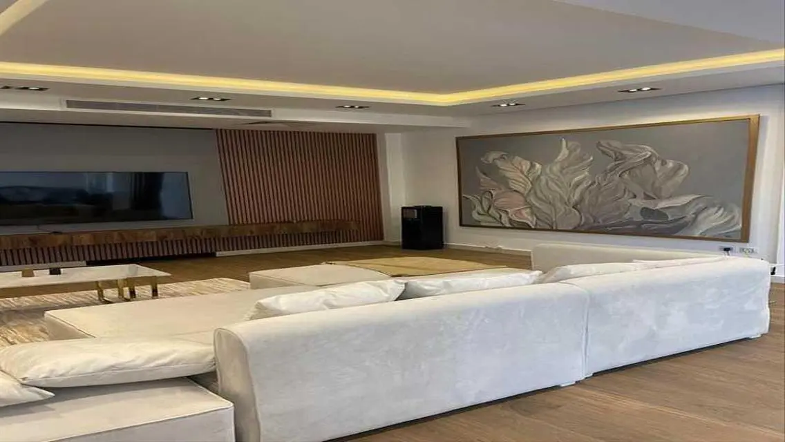 Luxury Home with Spacious Garden and Private Pool