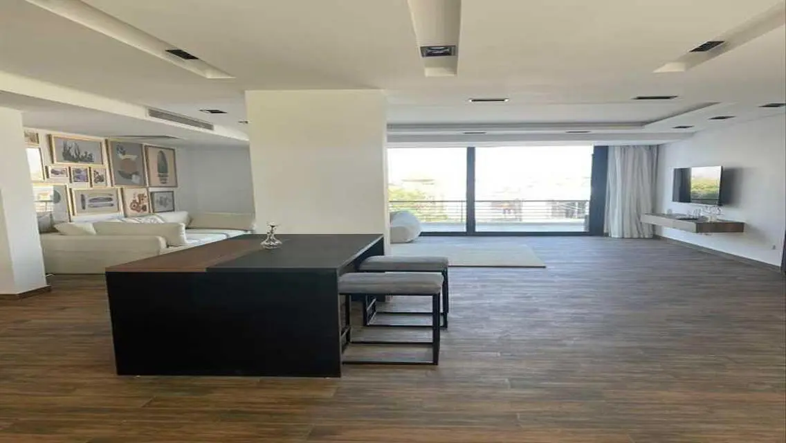 Luxury Home with Spacious Garden and Private Pool
