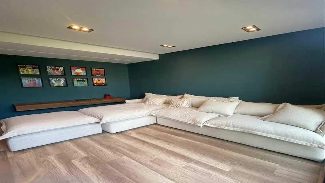 Luxury Home with Spacious Garden and Private Pool