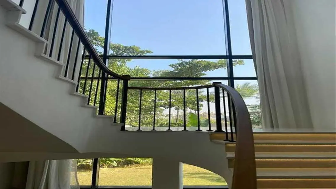 Luxury Home with Spacious Garden and Private Pool
