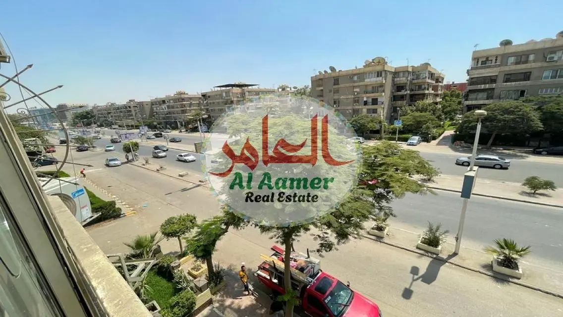 فيلا فاخرة للبيع بمساحة متر مذهلة