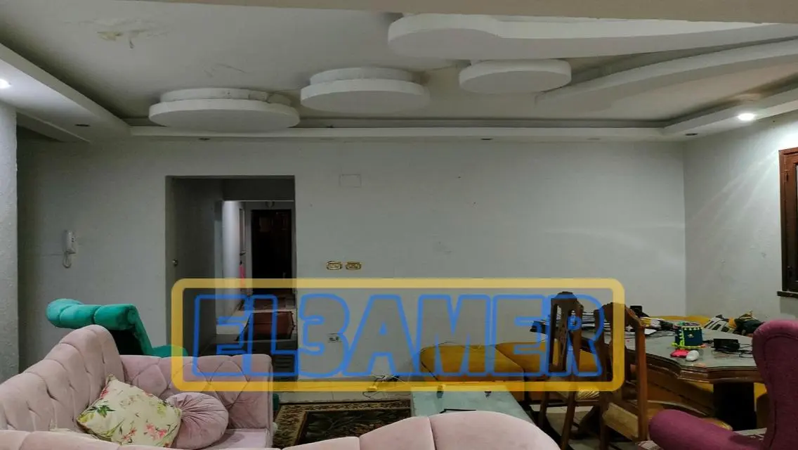 فيلا فاخرة للبيع بمساحة متر مذهلة